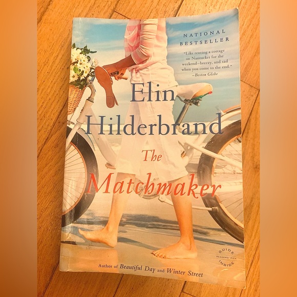 Elin Hilderbrand Five Books, Four Stories - Picture 10 of 11